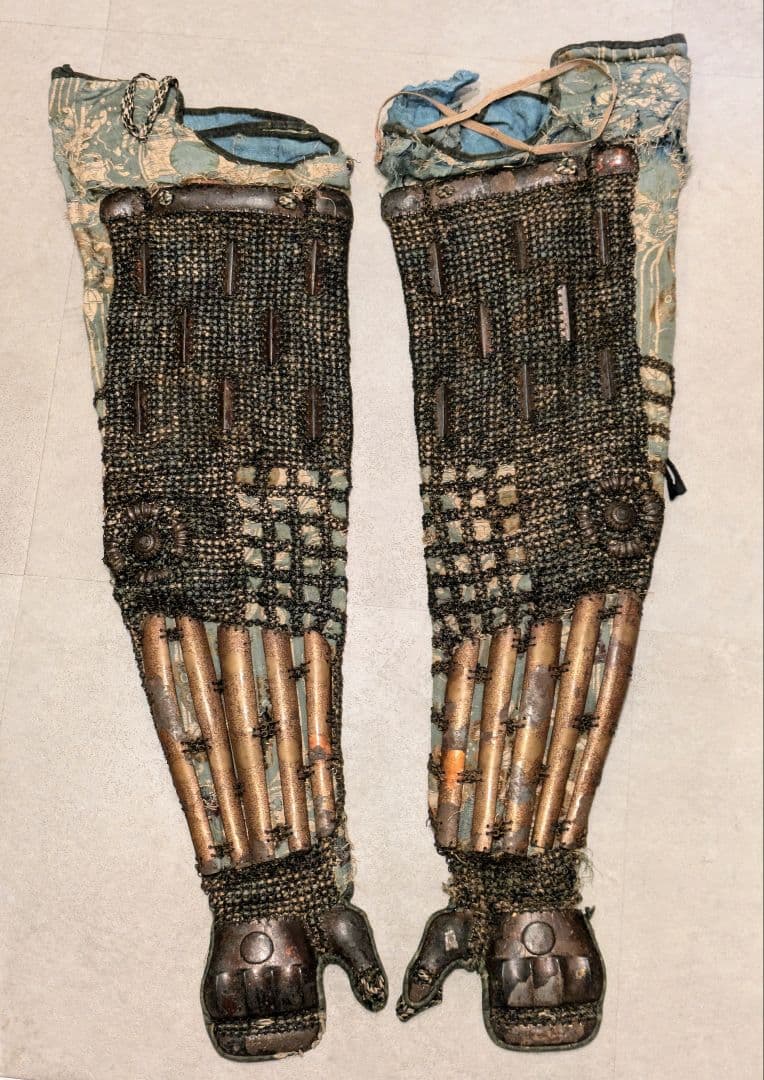 桃山から江戸初期 家紋 鉄製籠手 甲冑 面頬 前立て 武将 鎧 兜 武具 骨董