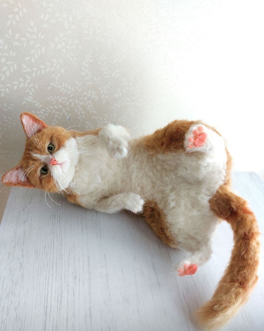 羊毛フェルト　ネコ 羊毛フェルト みけねこさん | iichi 日々の暮らしを心地よくする