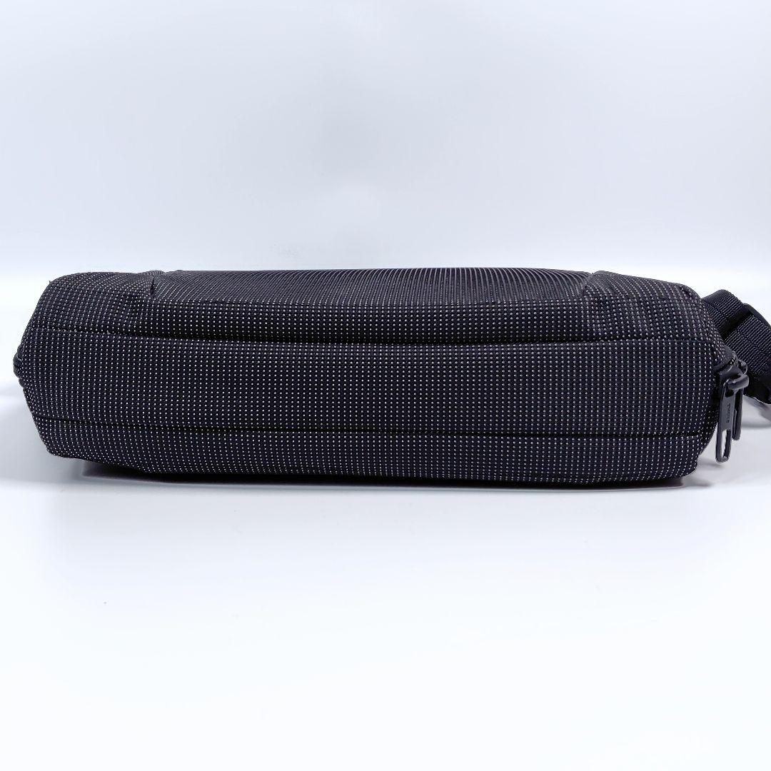 【極美品】Thule Crossover2 ノートパソコン用ショルダーバッグ 黒