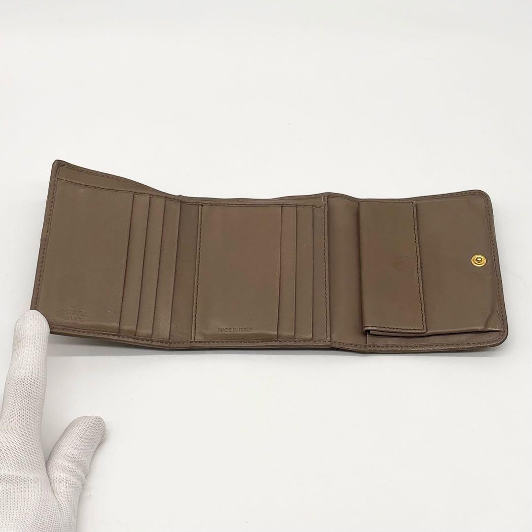 【美品】 付属品完備 PRADA レザー ギャザー 二つ折り財布 ロゴ ベージュ