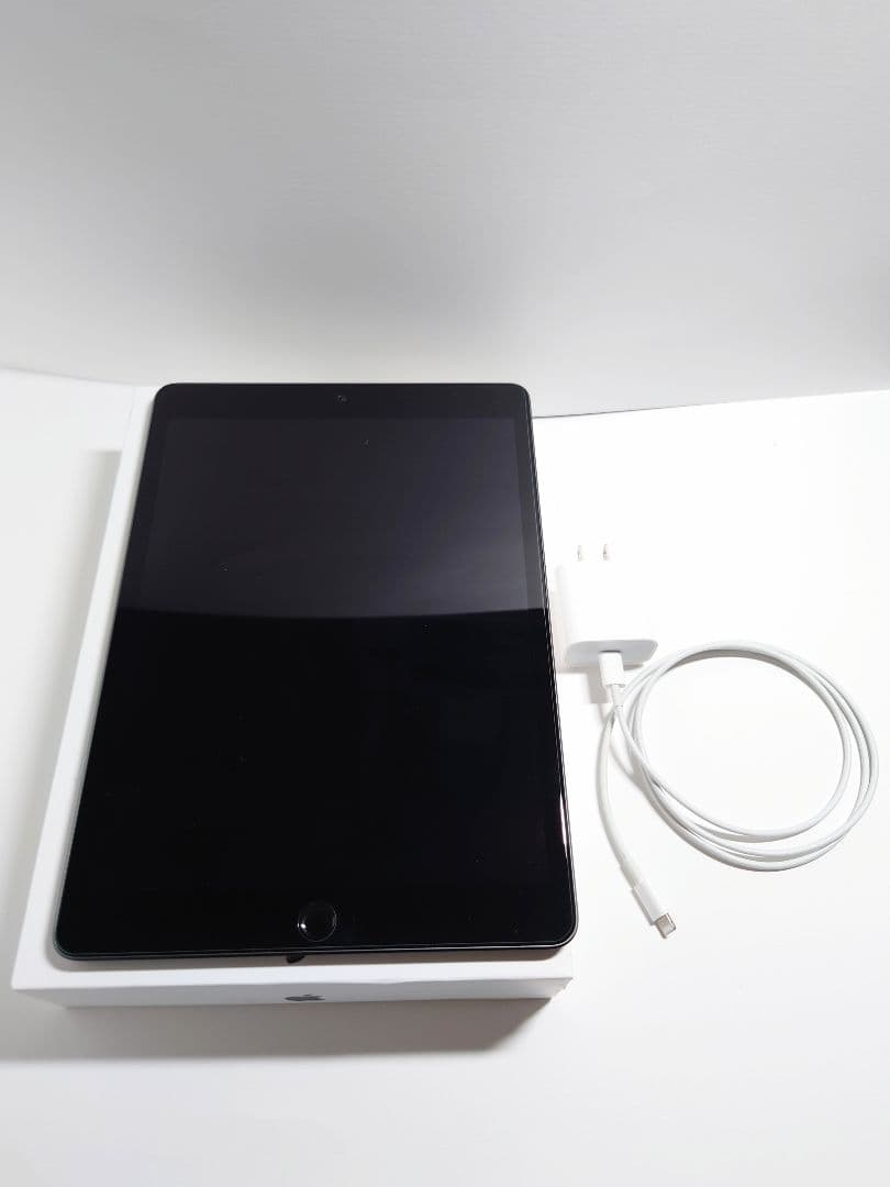 iPad 第8世代 128GB Wi-Fi スペースグレイ MYLD2J/A