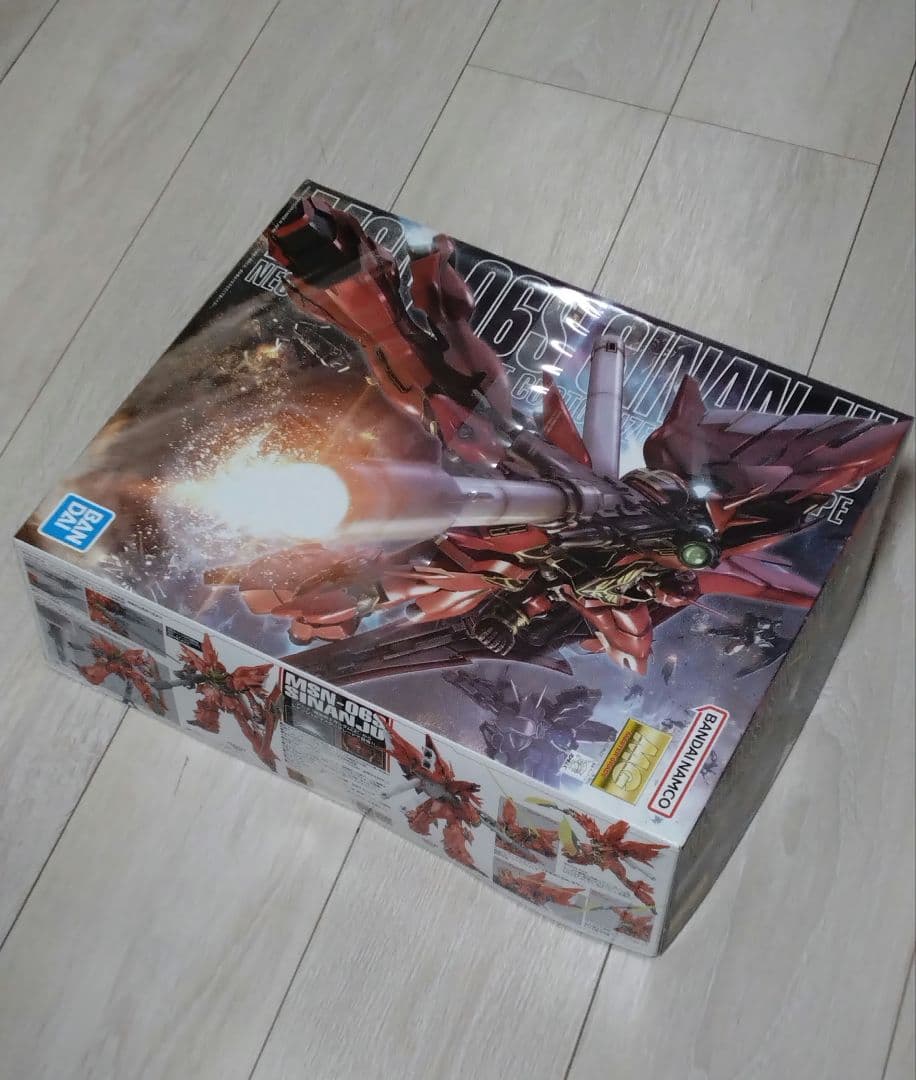 マスターグレード　シナンジュ　1/100 未組み立て