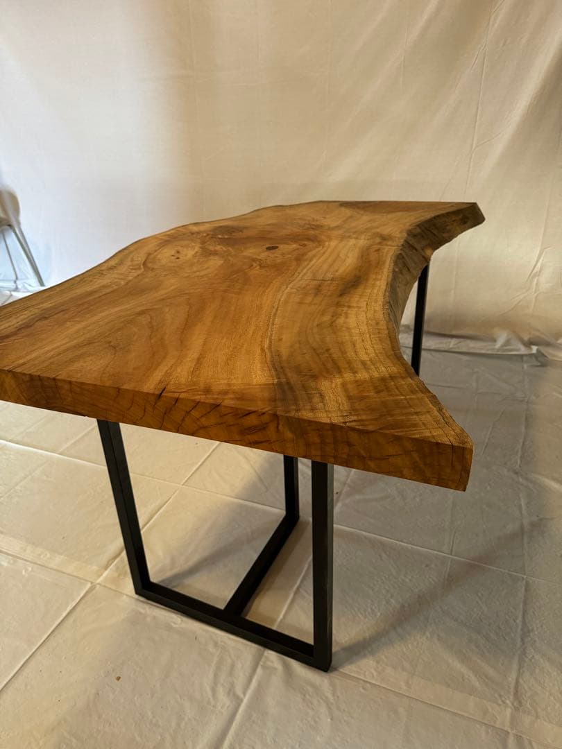 楠一枚板ダイニング 1500mm｜優しい香りと曲線美が魅力の無垢天板