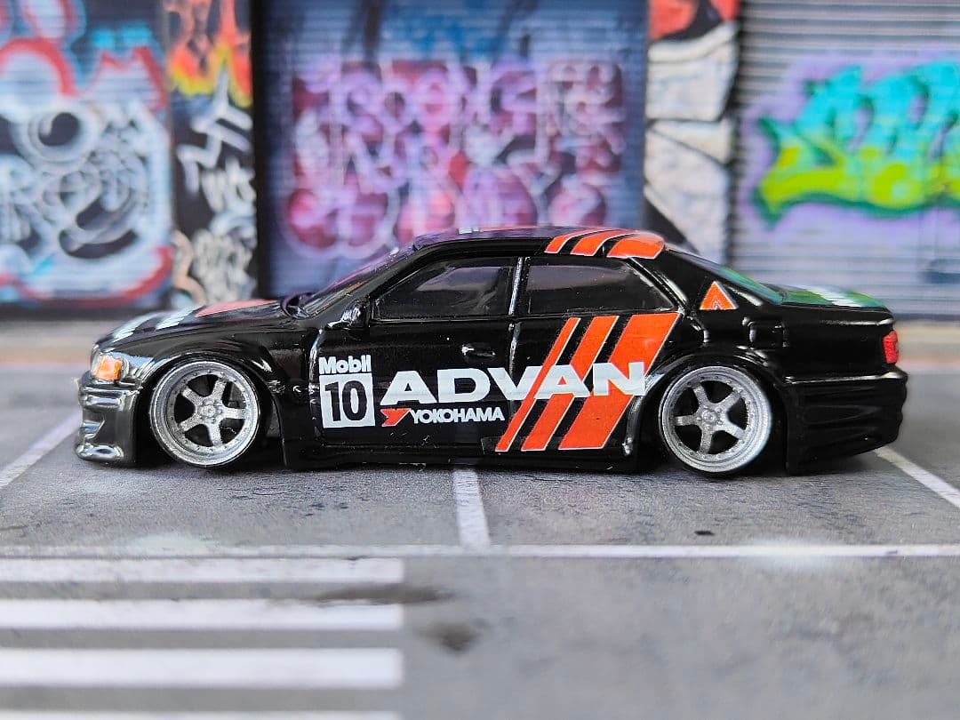 ホットウィールカスタム チェイサー 全塗装 ブラック 深リム トミカ改造アドバン