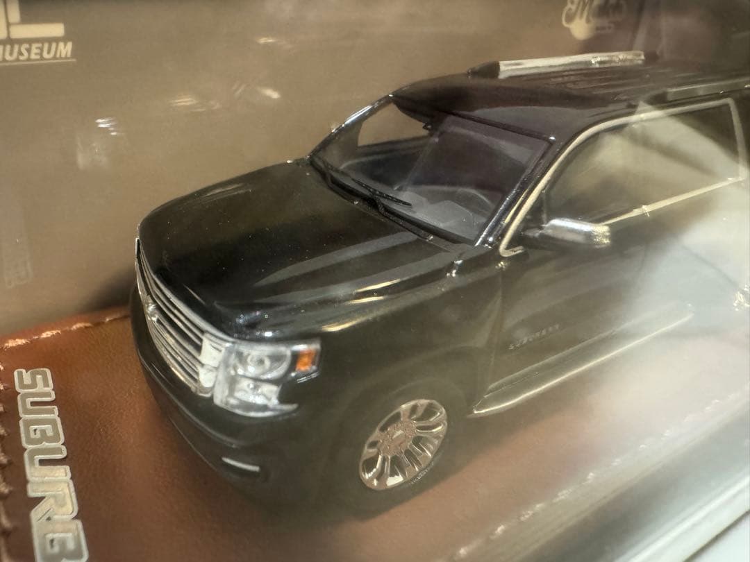 ミニカー GOC 1/64 CVPI & Suburban