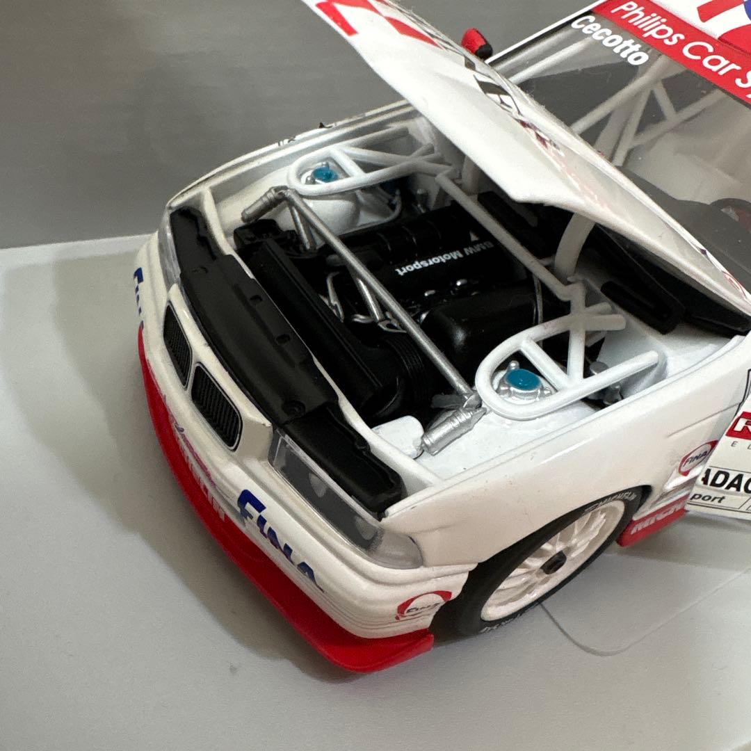 ミニカー BMW 320i STW 1:18 UT models