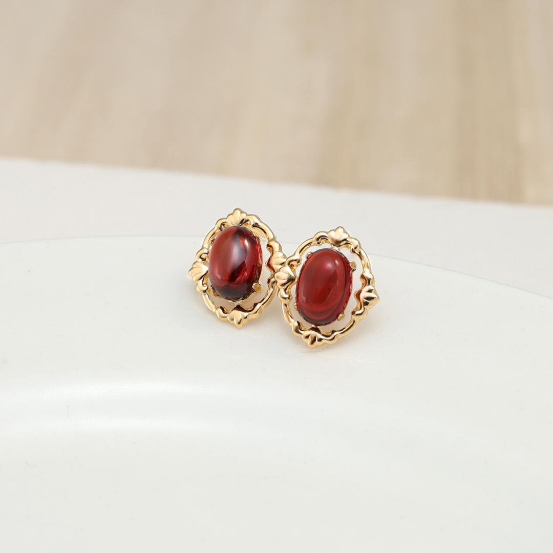 【5.0×7.0mm】カボションガーネットのクラシカルデザインピアス K18YG