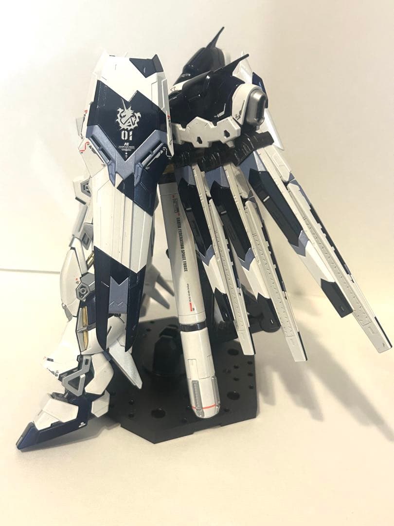 RG Hi-νガンダム 完成品　全塗装