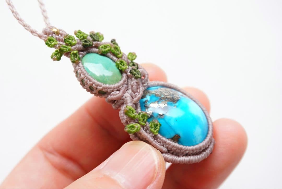 《空と大地の間に》イラン産&チベット産　ターコイズ　マクラメ　ネックレス