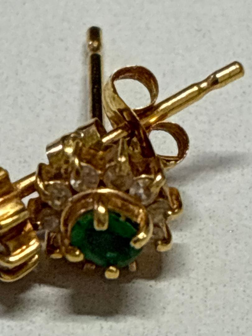 【K18】スタッドピアス 両耳 0.8g エメラルドカラー ゴールド