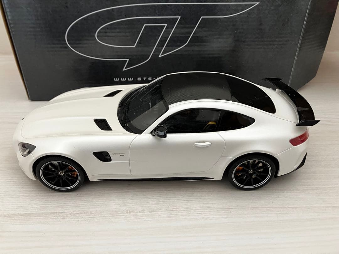 1/18京商 メルセデス AMG GTR