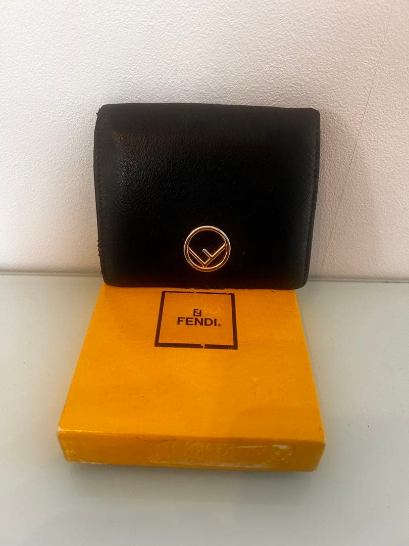 FENDI ブラックレザー 二つ折り財布 箱付き フェンディ エフイズ