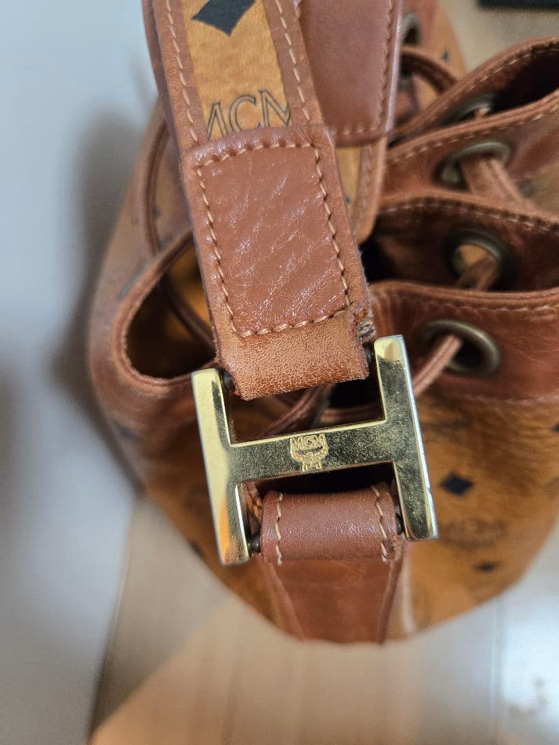 MCM ブラウンレザー ショルダーバッグ Y6760