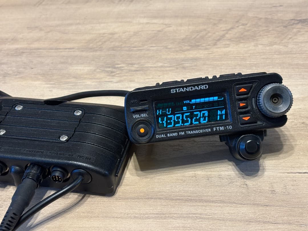 FTM-10S バイク用アマチュア無線機