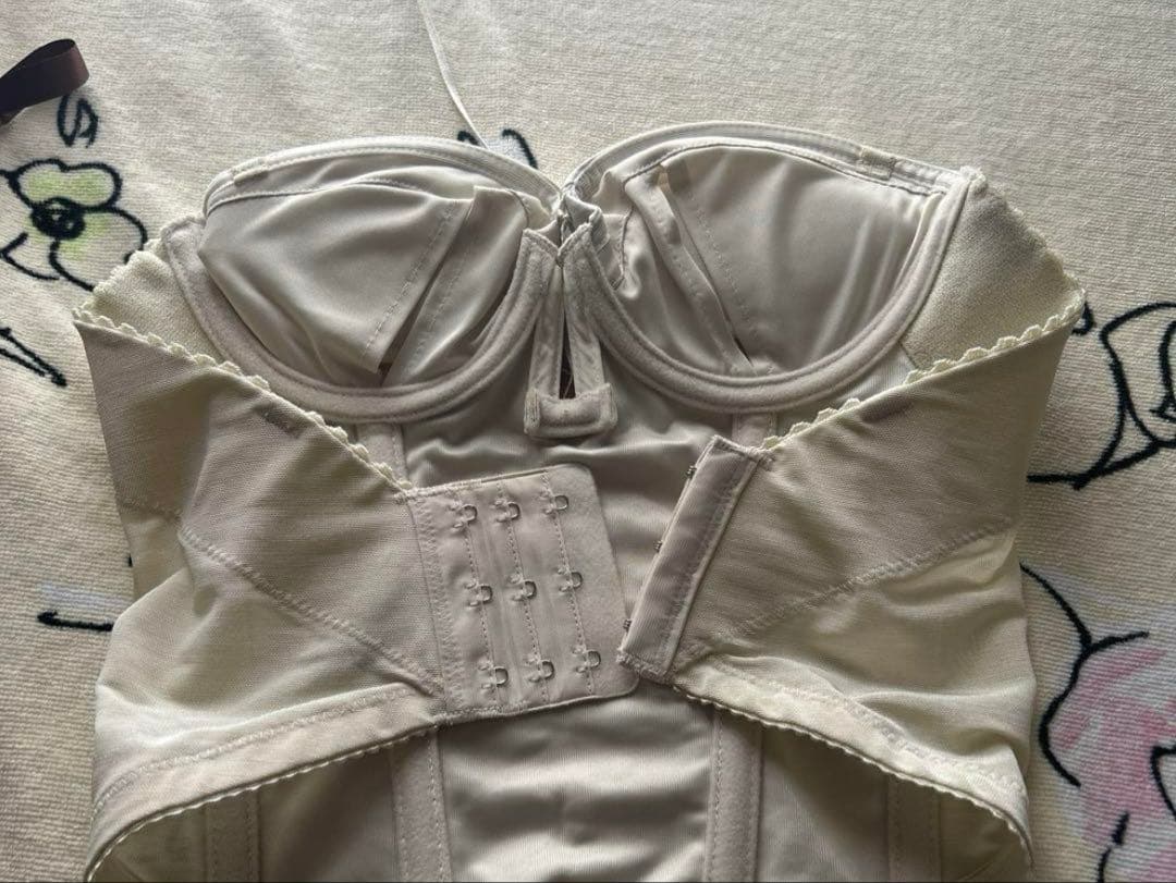 BRIDAL BEAUTE バックレスビスチェC65ガードル　ブライダルインナー