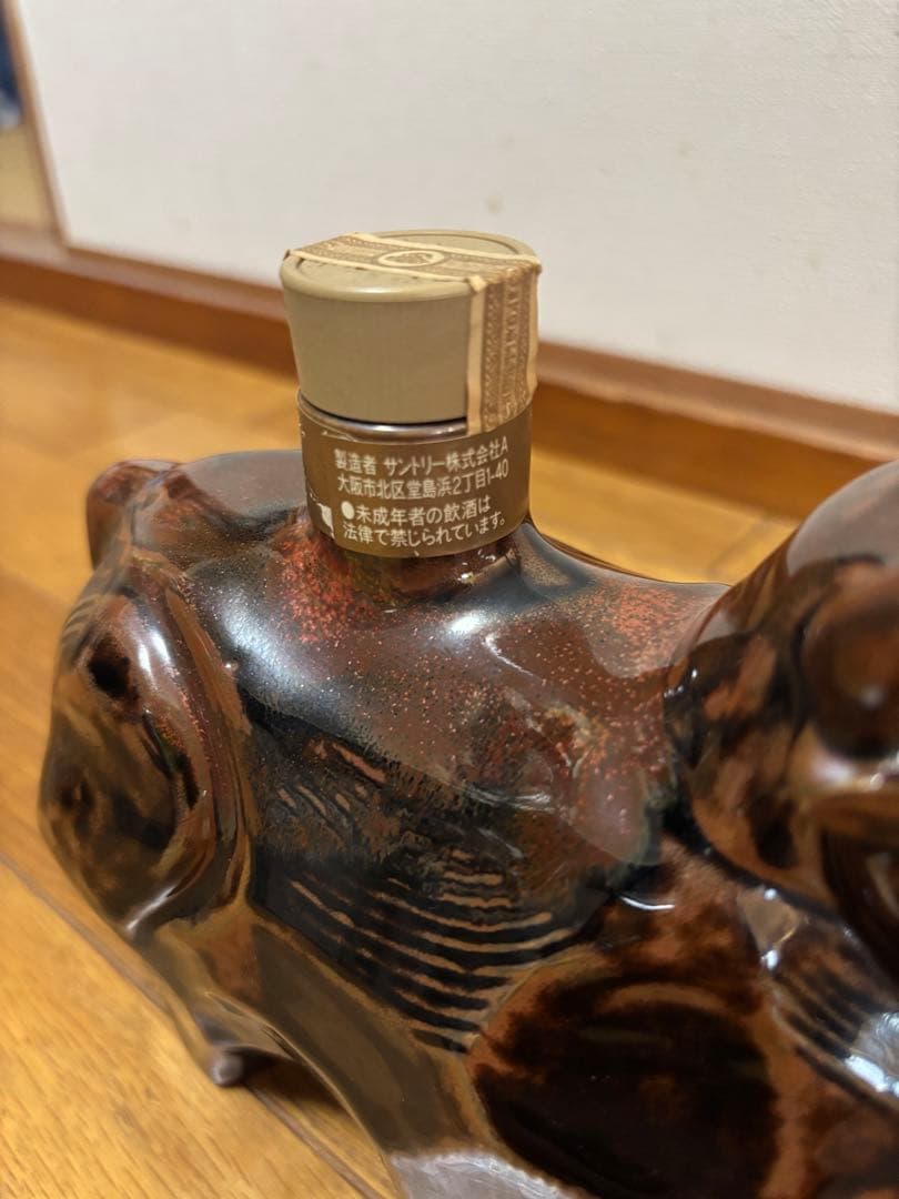 未開栓】干支 丑 牛型 陶器 ウイスキー サントリー ローヤル12年