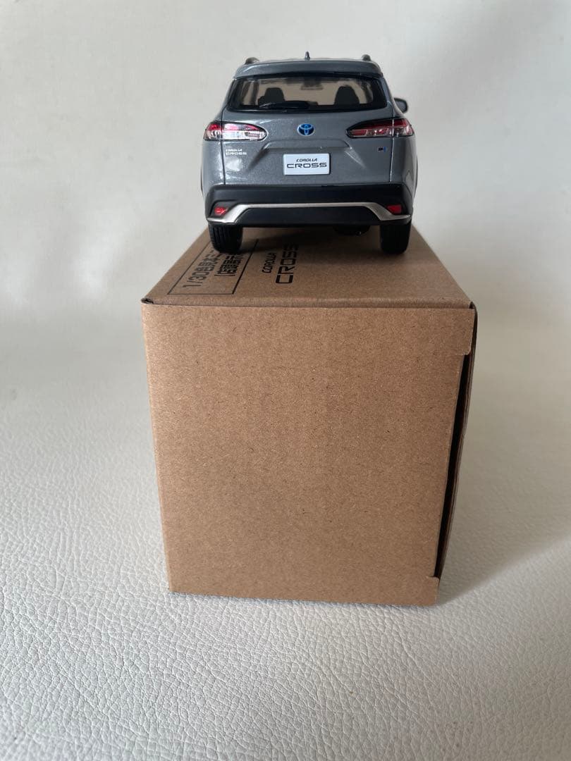 トヨタ カローラ クロス 色見本 ミニカー ② 1H5 セメントグレーメタリック