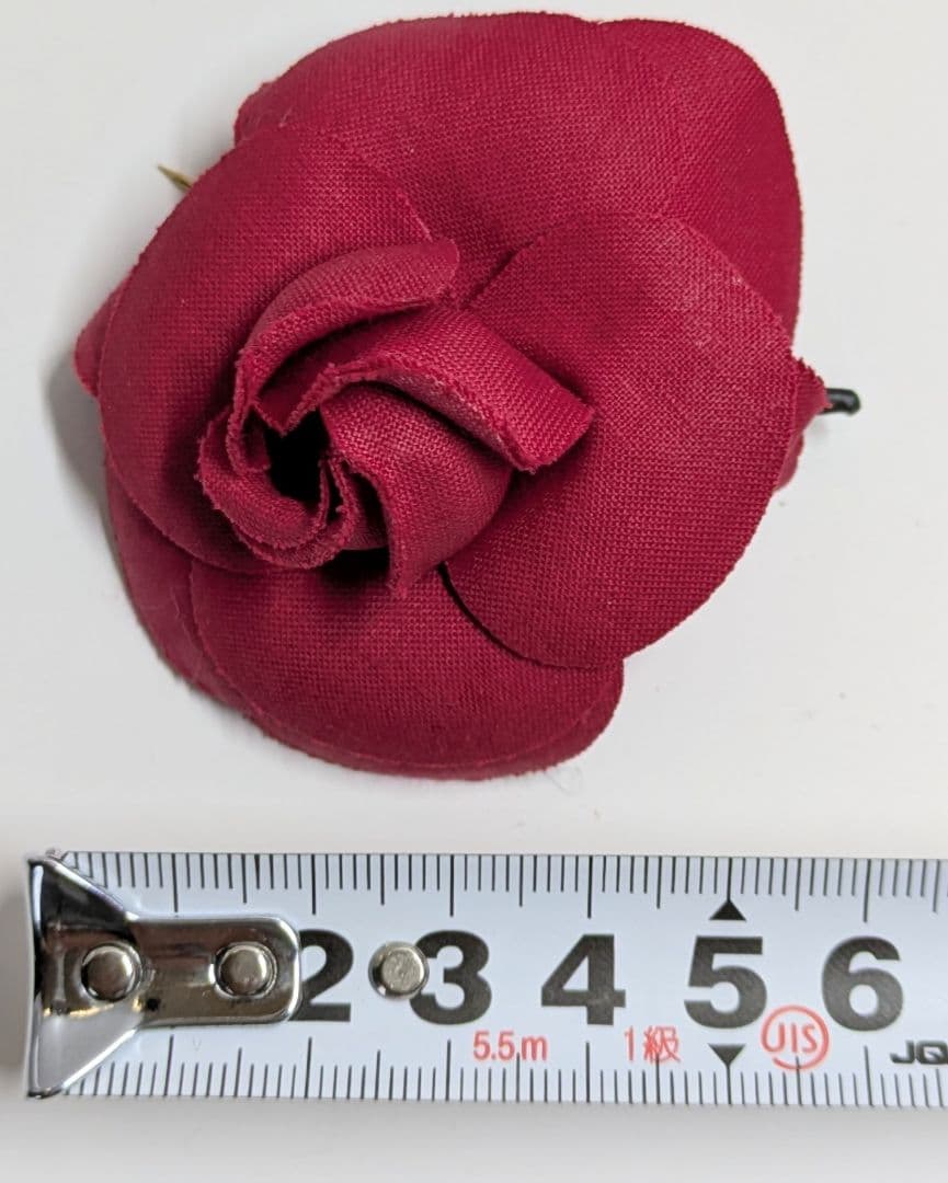 CHANEL シャネルカメリアブローチコサージュ小さめレッド×ゴールド