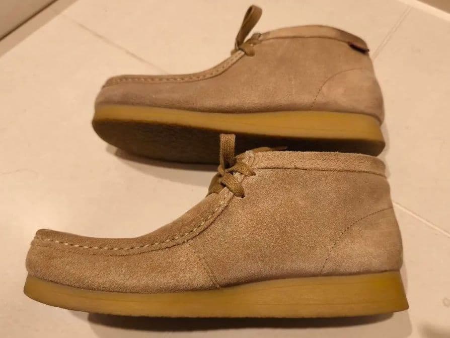 Clarks ワラビー ベージュ スエード モカシン