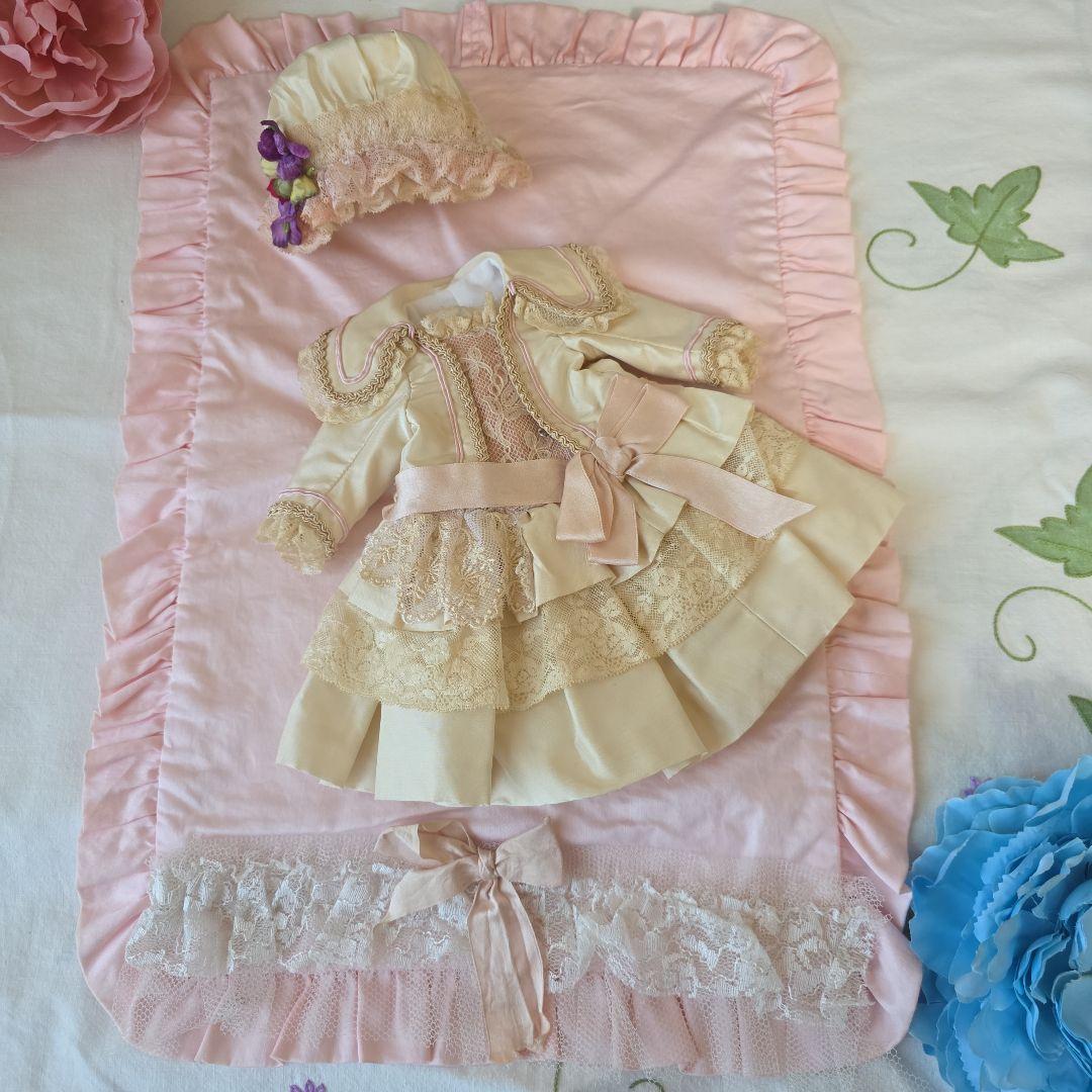 作家様　アンティークビスクドール　ドレス　シルク　ボネ付き　キャビネットサイズ 作家様 アンティークビスクドール ドレス シルク ボネ付き