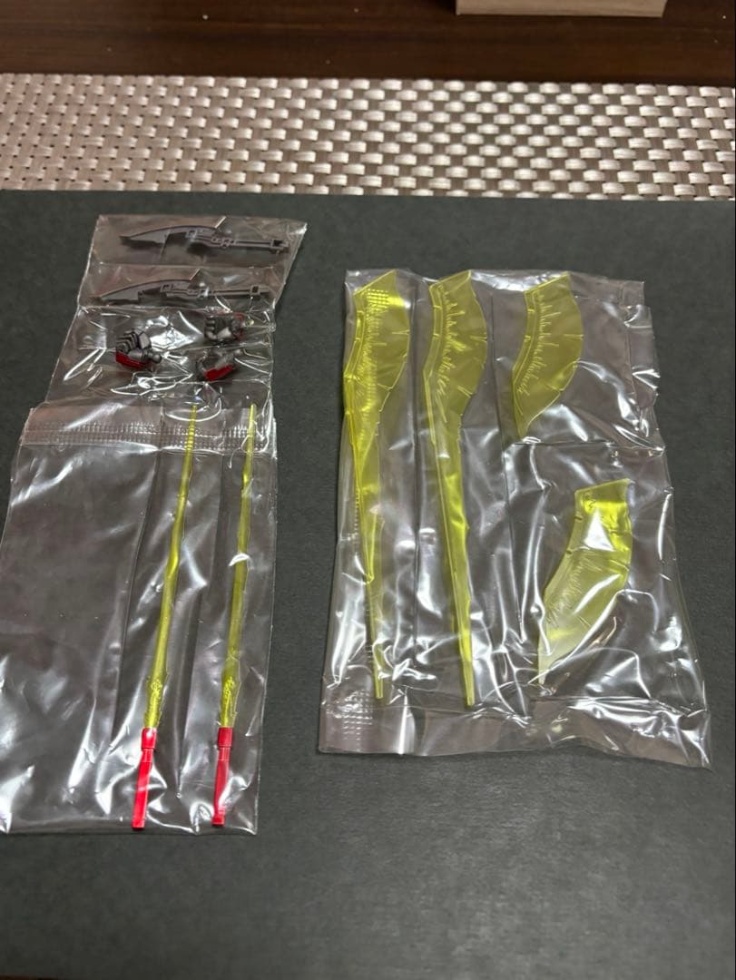 ま*お様 1/144 シャア専用ザク＆シナンジュ キャンディ塗装完成品