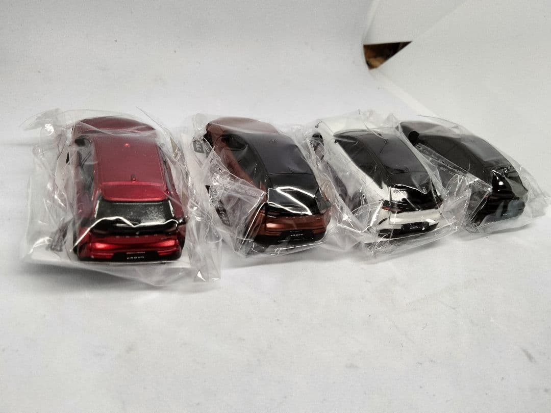 トヨタ　クラウンスポーツ　かぷえぼ　カプセルトイ　ガチャガチャ　カラーサンプル