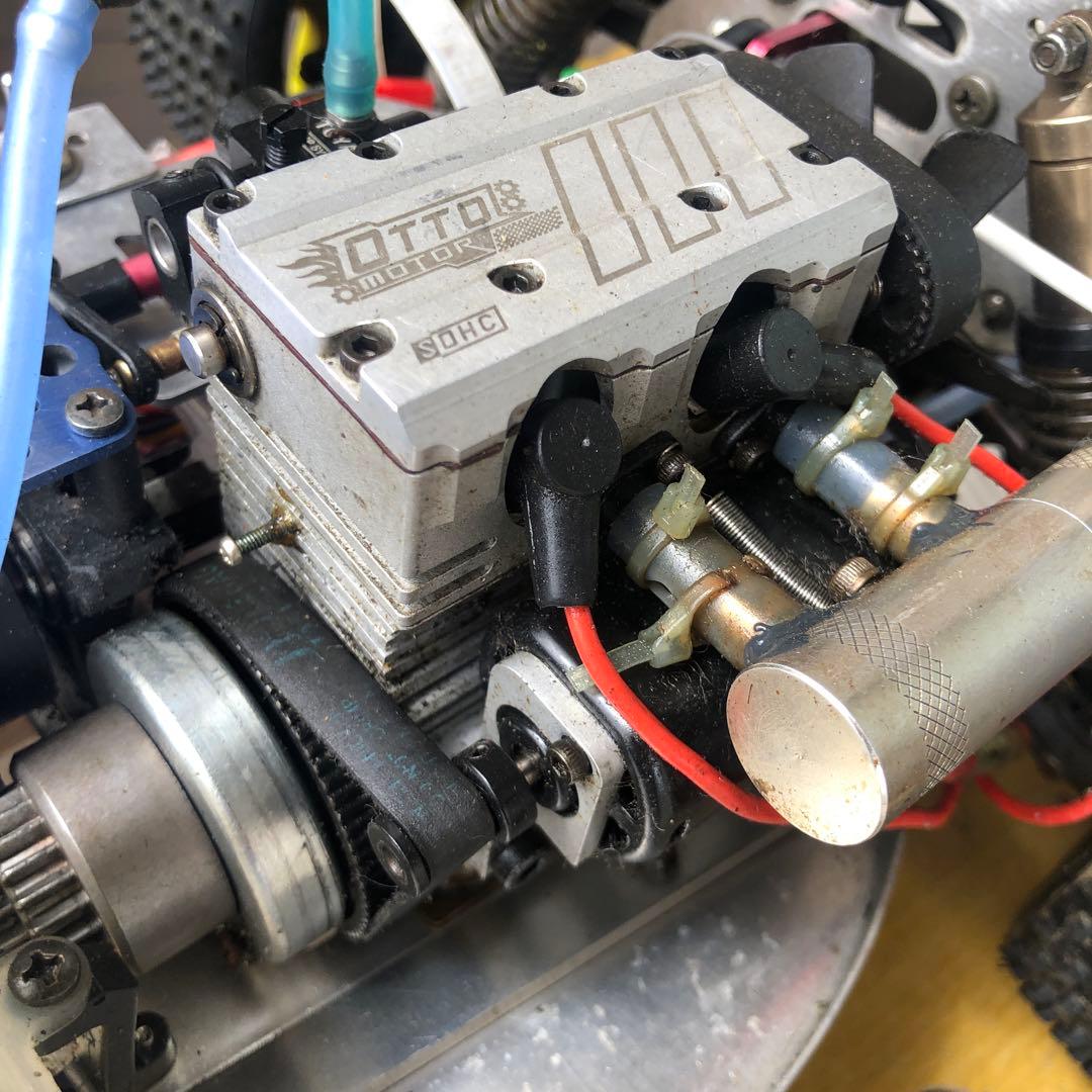 京商インファーノ　2気筒ニトロエンジン搭載