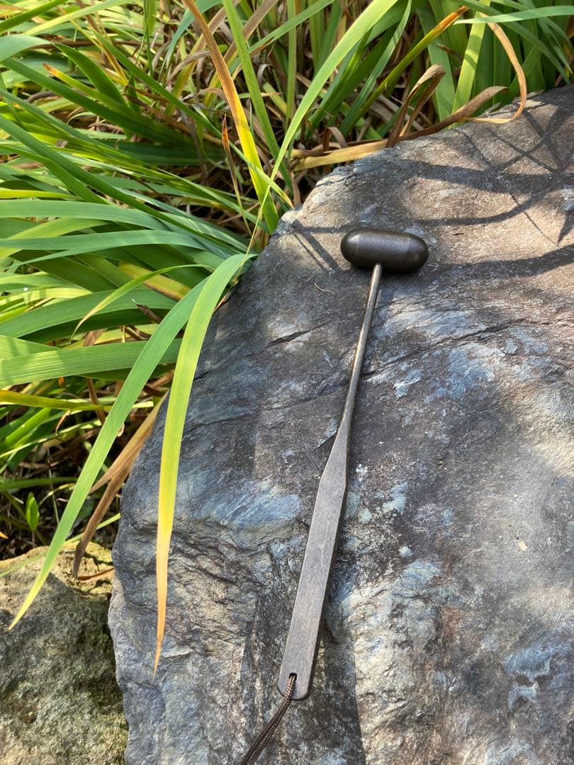 打楽器と棒 スティック 味わい深いヴィンテージ品 黒色 楽器職人さんの