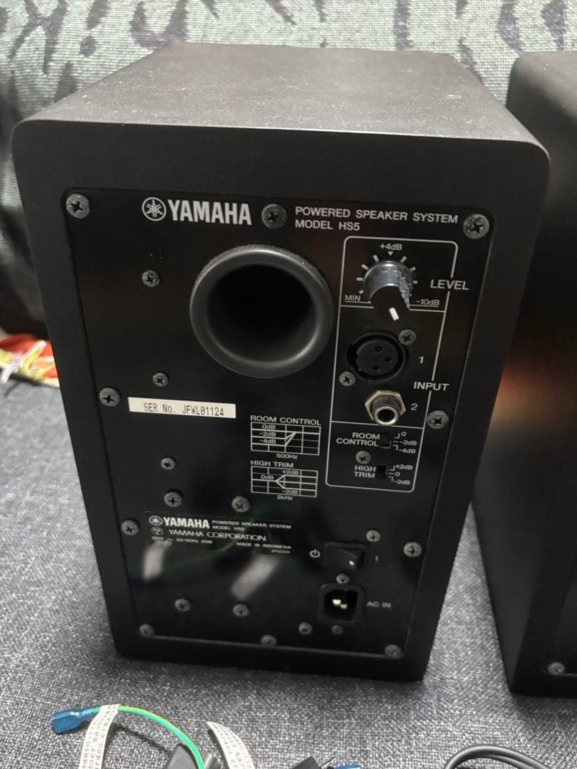 YAMAHA HS5 定番スタジオモニター ペア　スピーカーケーブル付き
