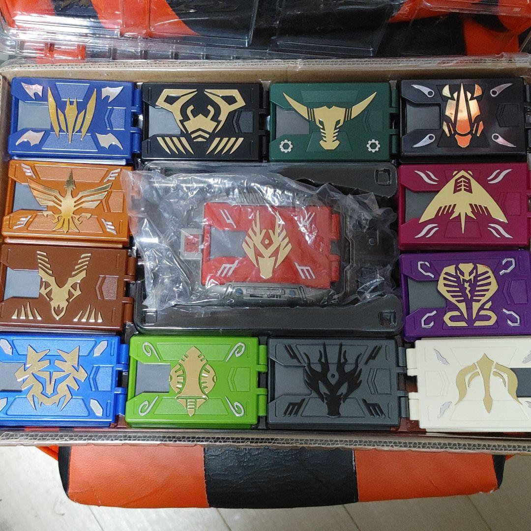 仮面ライダー龍騎 変身ベルト Vバックル 13ライダーセット トイザらス