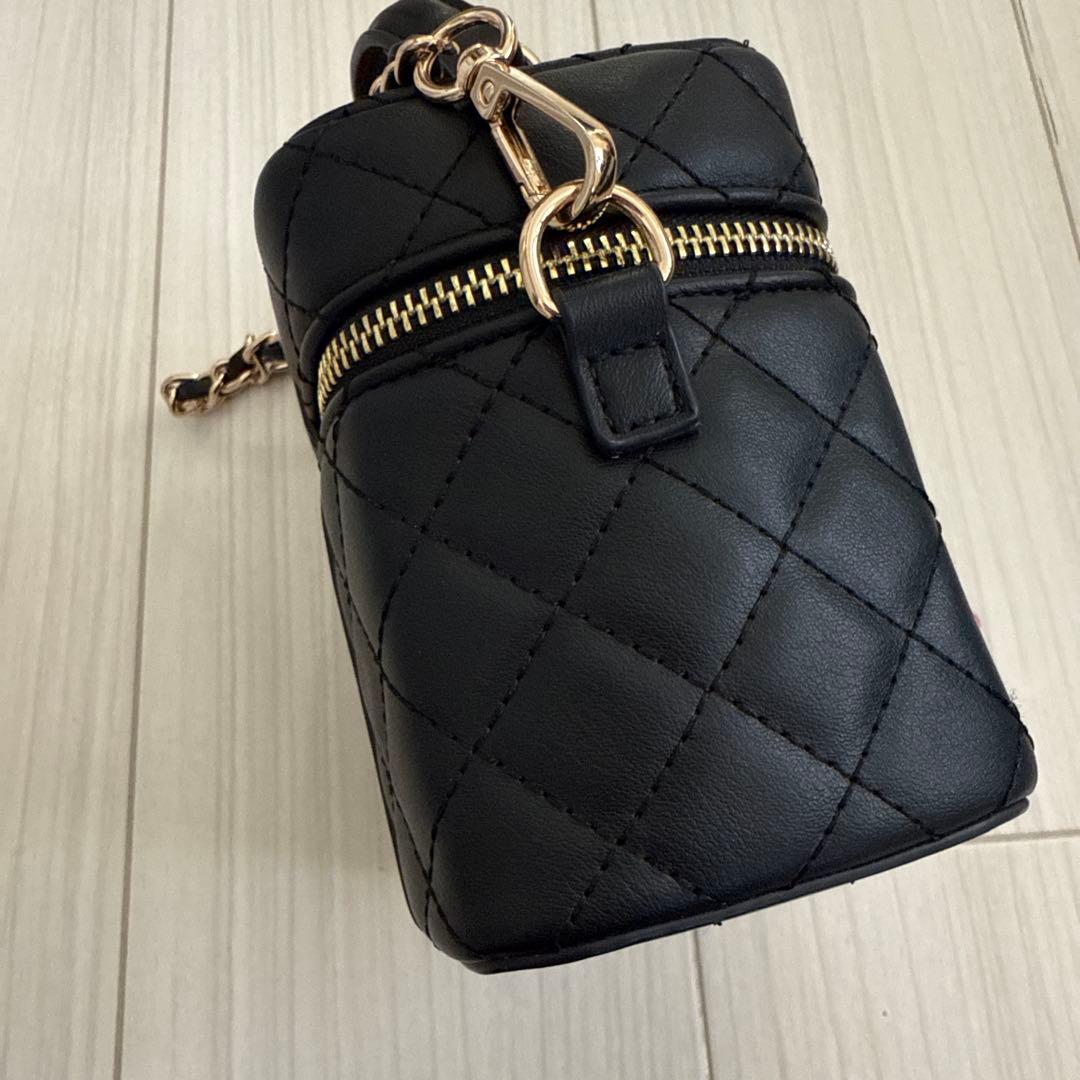 【ゴールドパーツ】ダーリッチ　キルティングスクエアミニバッグ　ブラック