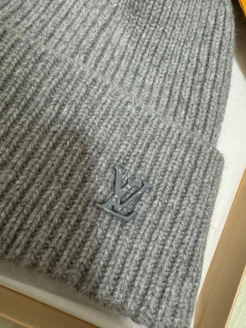 Louis Vuitton リブ編みニット帽ライトグレー