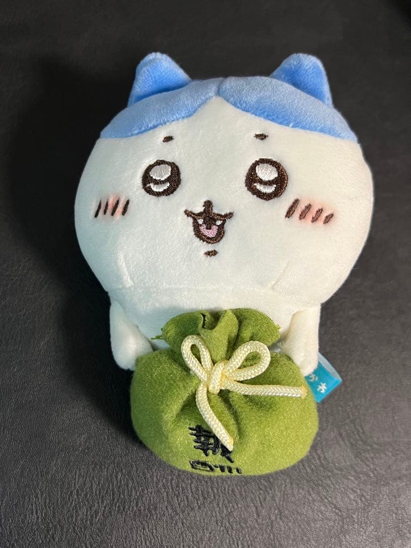 【ちいかわ】ちいハチうさ デスクトップから見守るひっかけぬいぐるみ