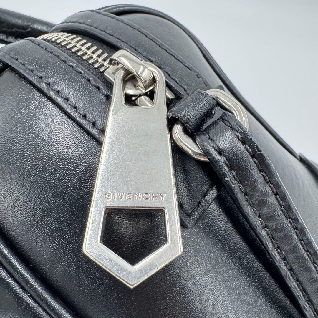 GIVENCHY スター 星 レザー ショルダーバッグ ハンドバッグ ブラック