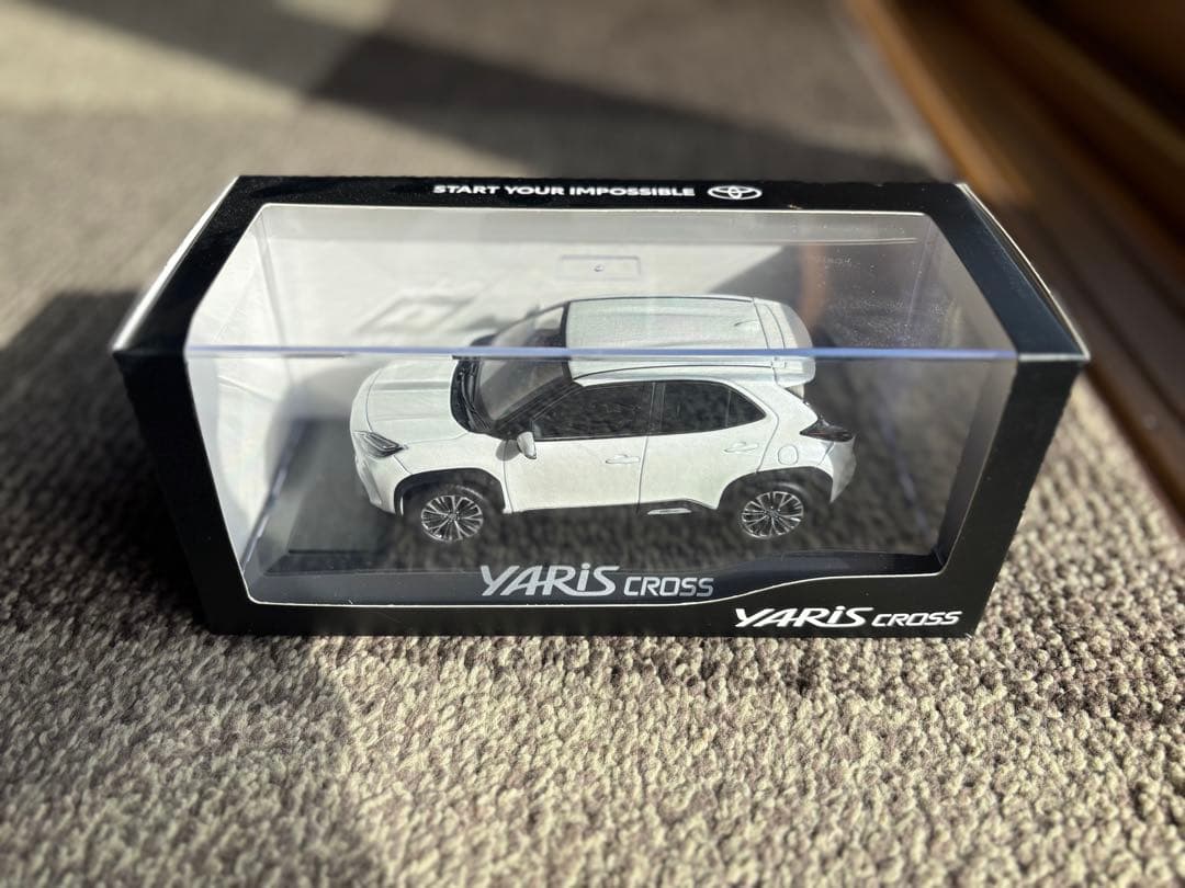 Yaris Cross ヤリスクロス　1/30 非売品　ミニカー
