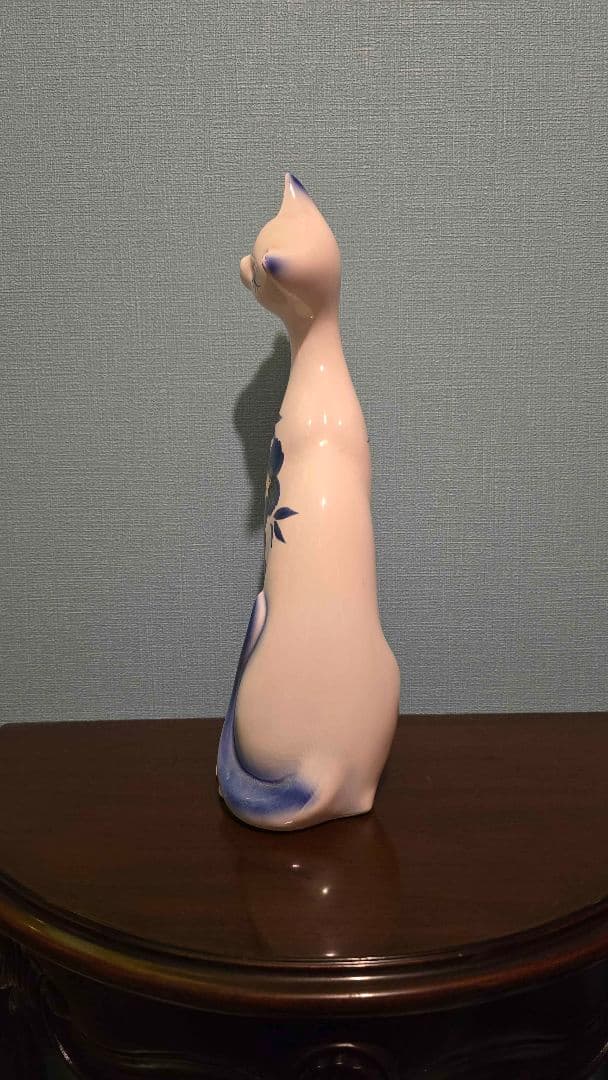 ネコの陶器の置物 青 花 2体セット - メルカリ