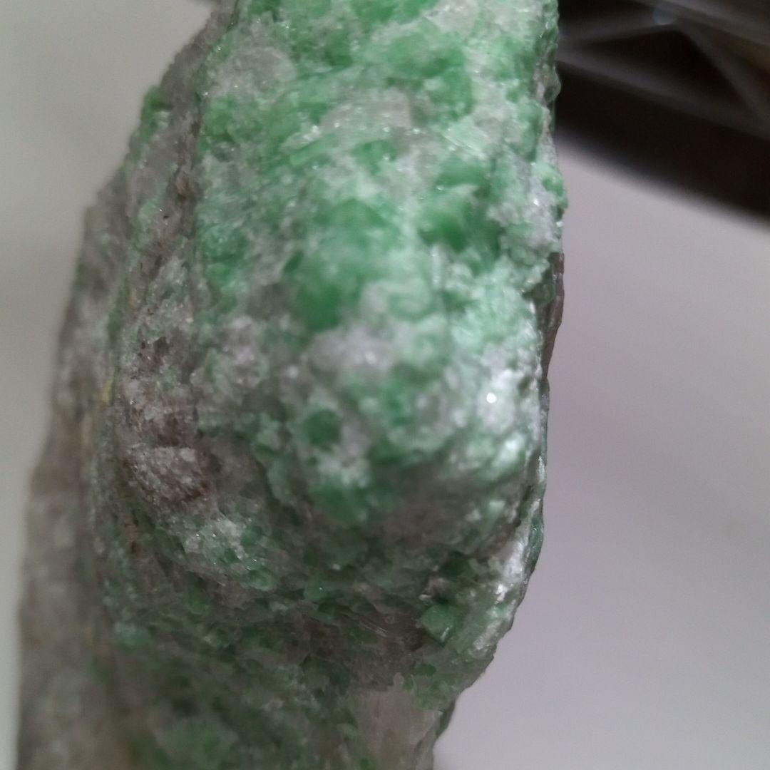 今だけエメラルド原石✨ずっしり470g　11 x 7.5cm　鉱物 標本サンプル