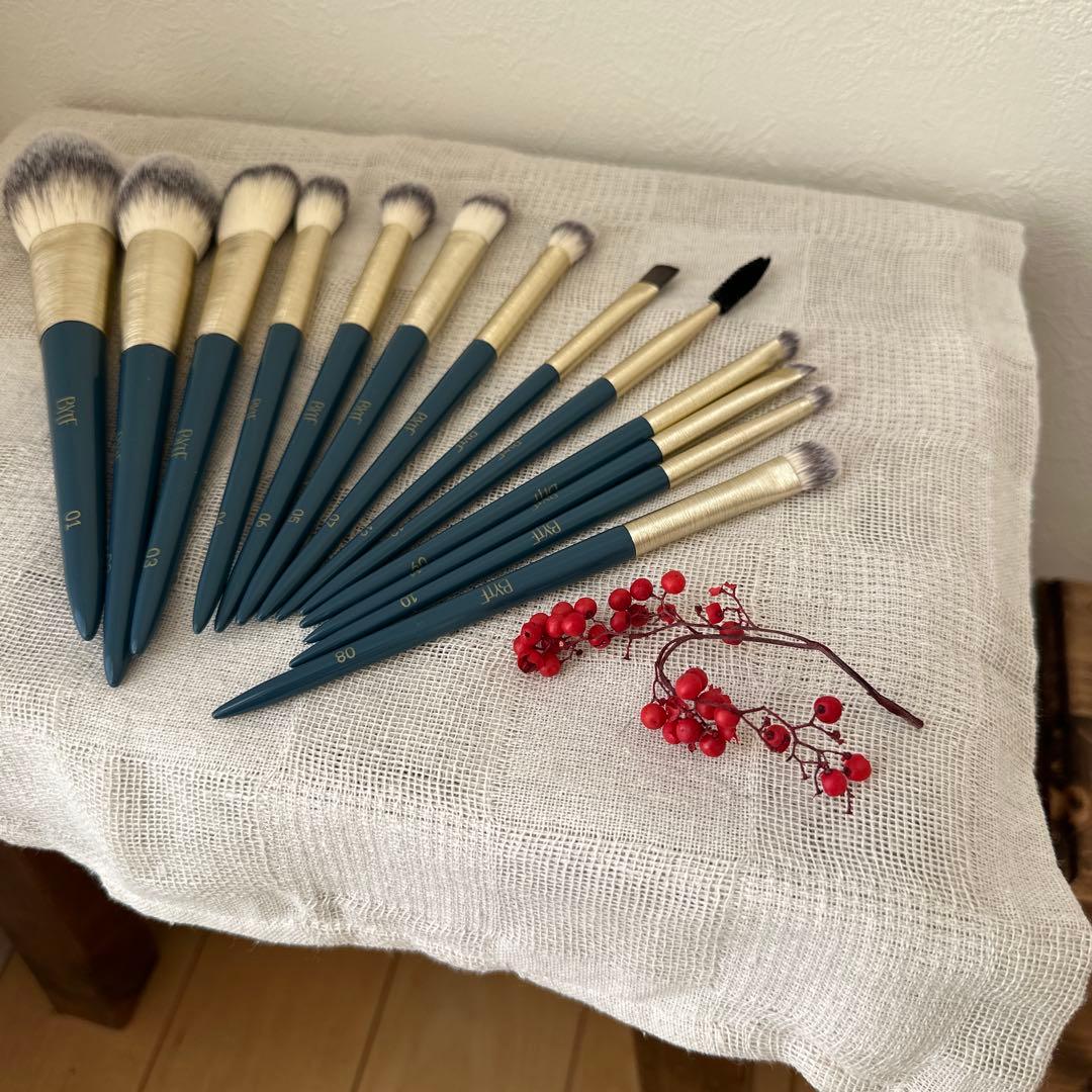 BYTF ビーワイティーエフ アンビションメイクアップブラシ アヤバネッサ