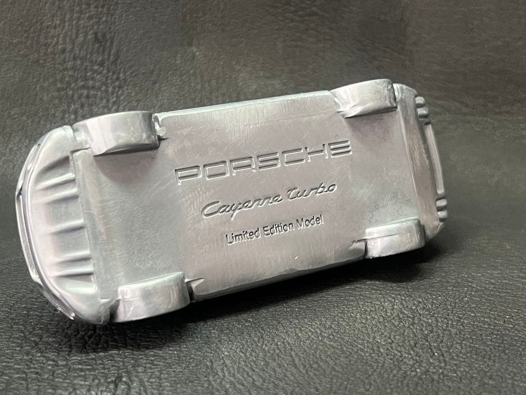 【ポルシェ カイエン ターボ】ペーパーウェイト メタルカー　非売品
