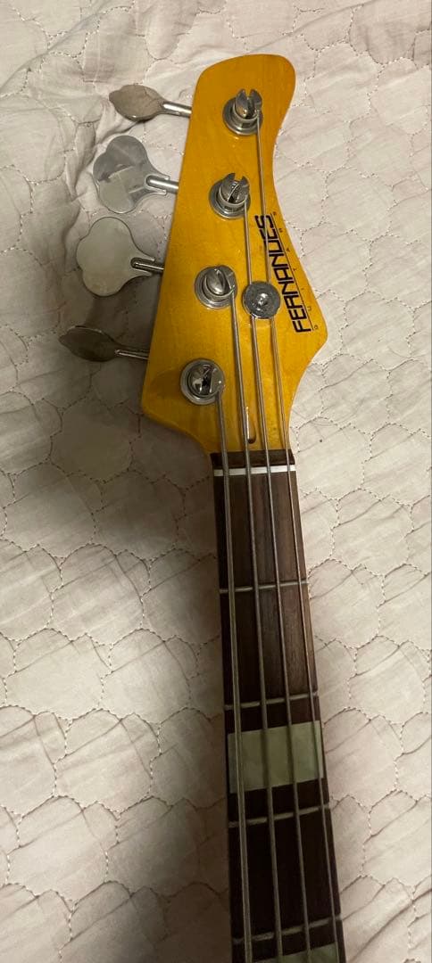 フェルナンデス ブラックジャズベース(ノーマルピックガード付き)