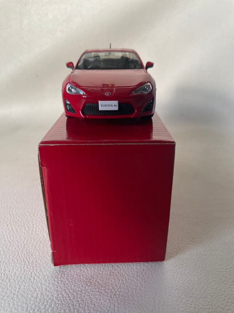 トヨタ 86 色見本 ミニカー 1/30 ⑤ C7P ライトニングレッド 非売品