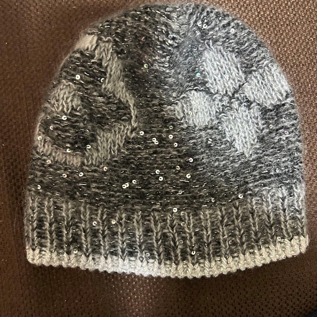 LOUIS VUITTON グレー ニット帽 ビーズ装飾 LOUIS VUITTON グレー ニット帽 ビーズ装飾 LOUIS VUITTON グレー