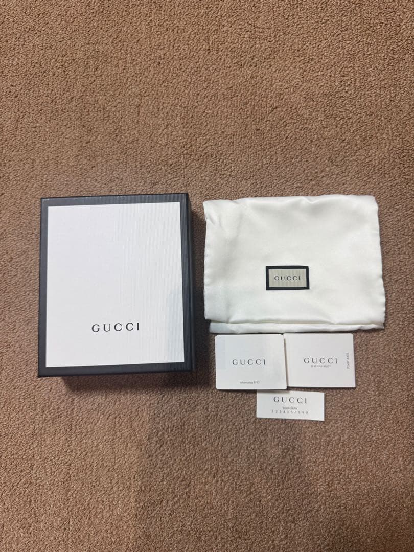 【Yukkusu 】GUCCI二つ折り財布 GGキャンバス