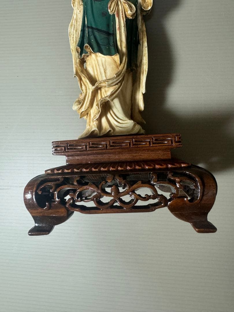 2104古美術品 細密彫刻女性像 置物 細密細工 骨董