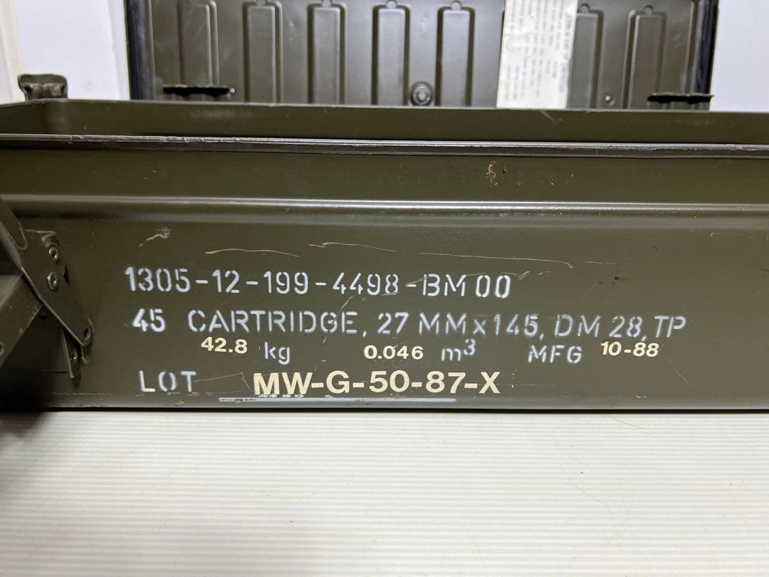 ミリタリー防水スチールケース（ビンテージ放出品）