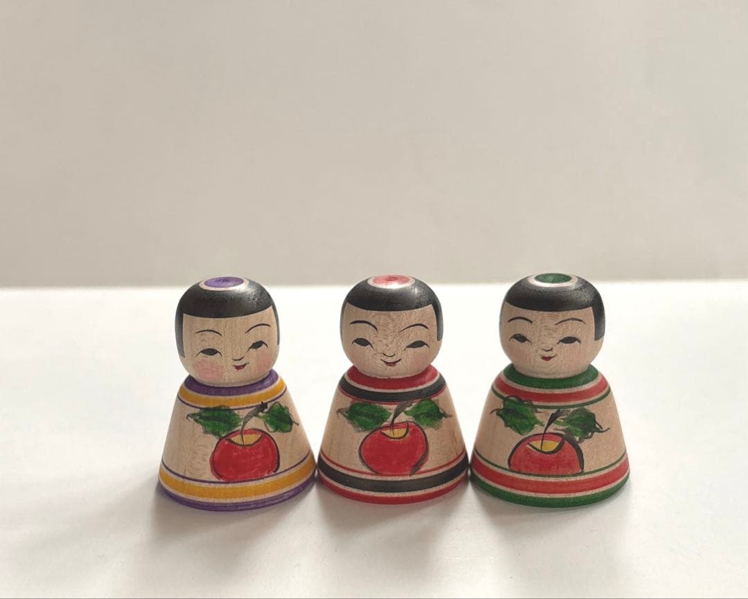 津軽りんご三姉妹こけし - メルカリ