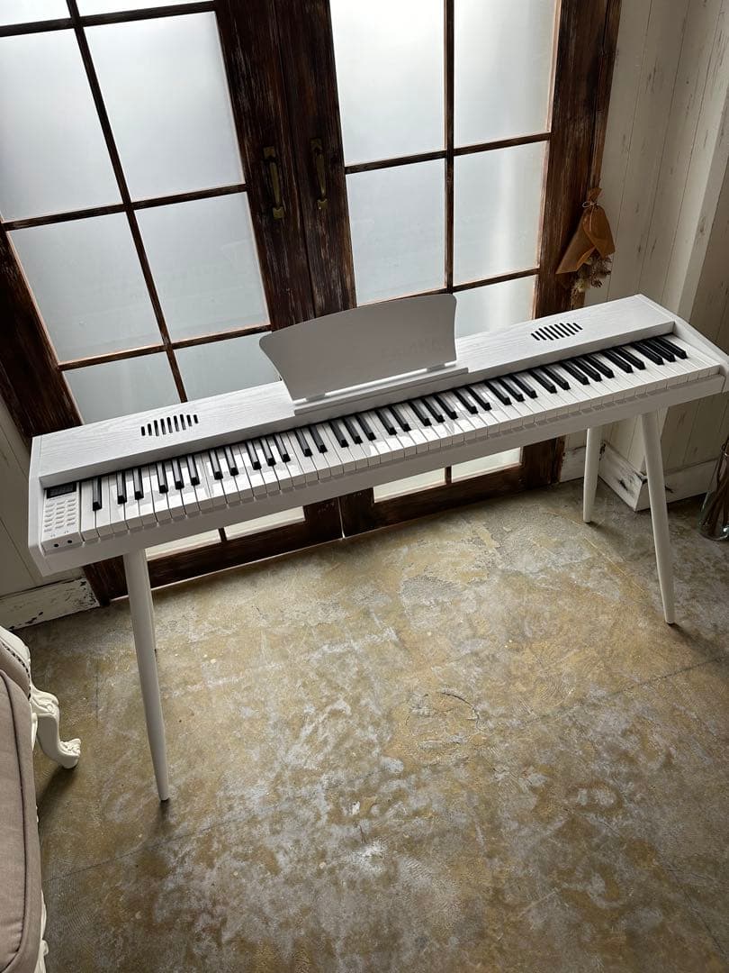 スタンド付き 電子ピアノ88鍵盤 木目調ボディ ホワイト - メルカリ