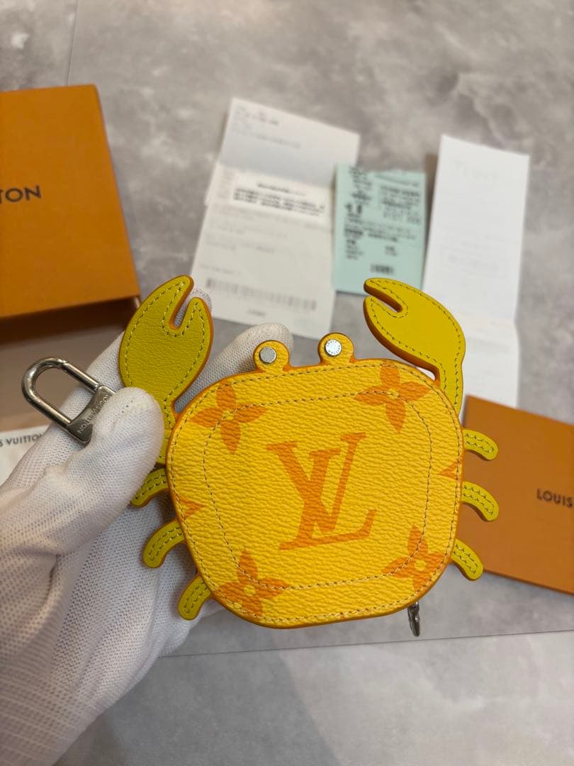mina様未使用に近いルイヴィトン　バッグチャーム・AirPodsケース　LV