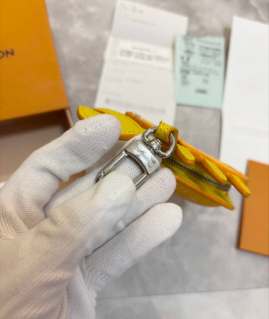 mina様未使用に近いルイヴィトン　バッグチャーム・AirPodsケース　LV