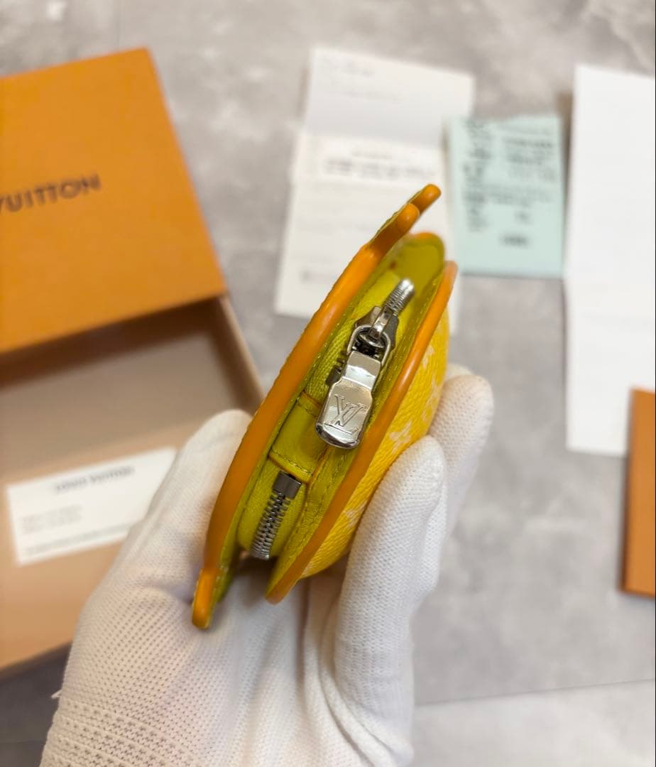 mina様未使用に近いルイヴィトン　バッグチャーム・AirPodsケース　LV